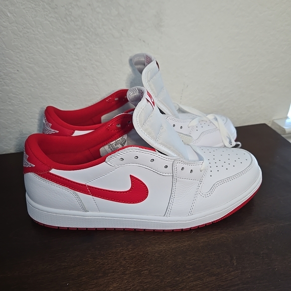 Kids White and Red Sneakers - Picture 1 of 8